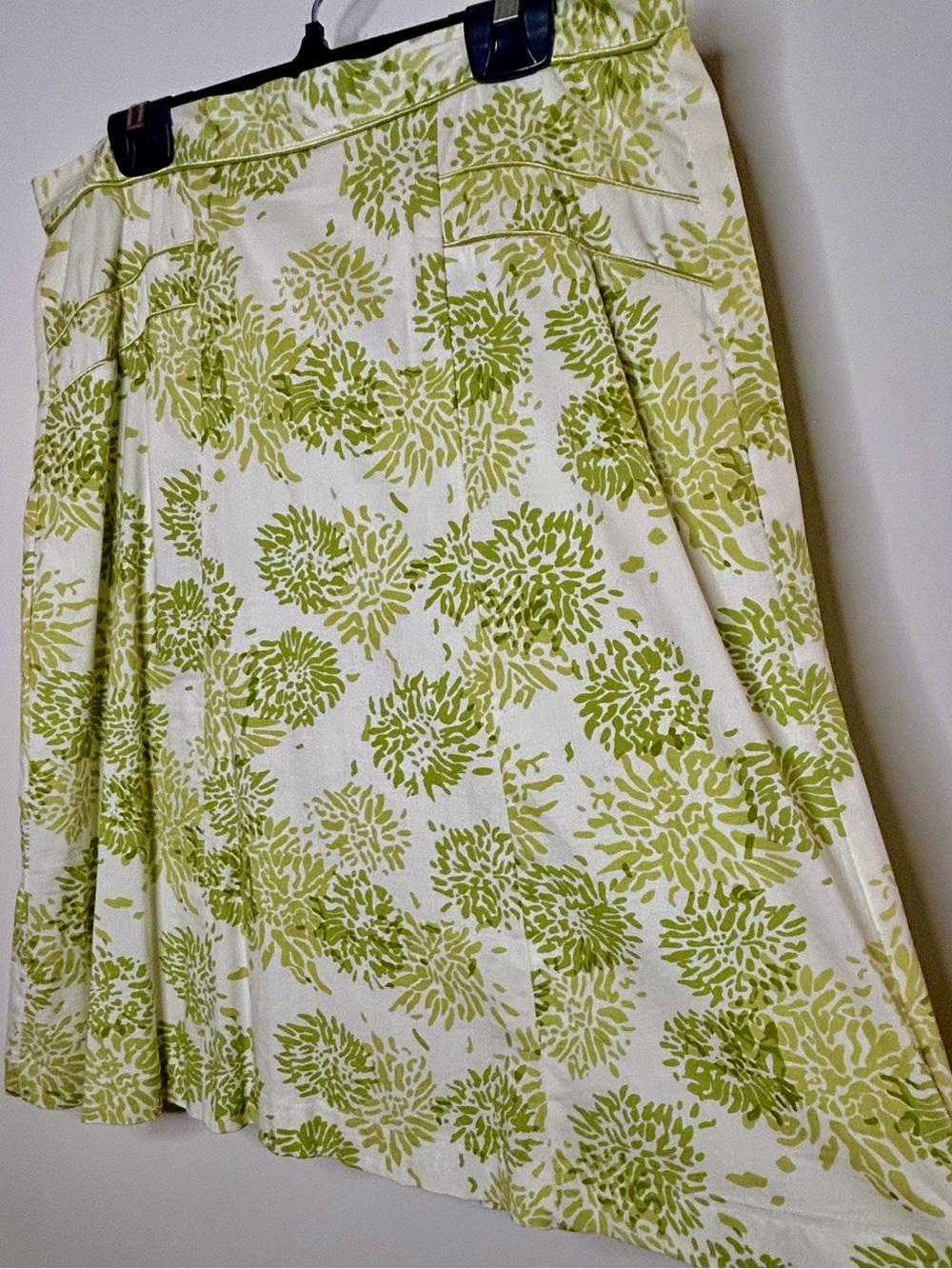Pleated A-Line Knee Length Skirt Vibrant Green Floral Print on White Zip Close L - Picture 12 of 13
